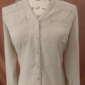 Long sleeves flowy collared blouse